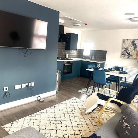 New Duplex Liverpool Apartment, Free On Street Parking, Tv To All Rooms, Sound System, Laundry Exterior photo