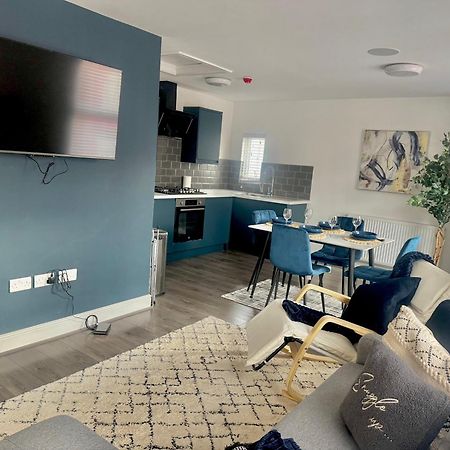 New Duplex Liverpool Apartment, Free On Street Parking, Tv To All Rooms, Sound System, Laundry Exterior photo