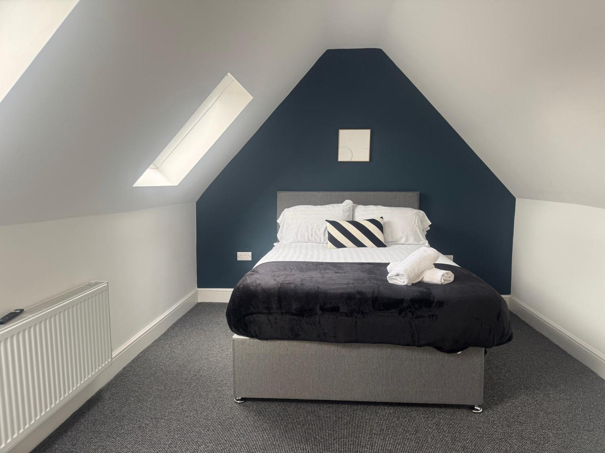 New Duplex Liverpool Apartment, Free On Street Parking, Tv To All Rooms, Sound System, Laundry Exterior photo