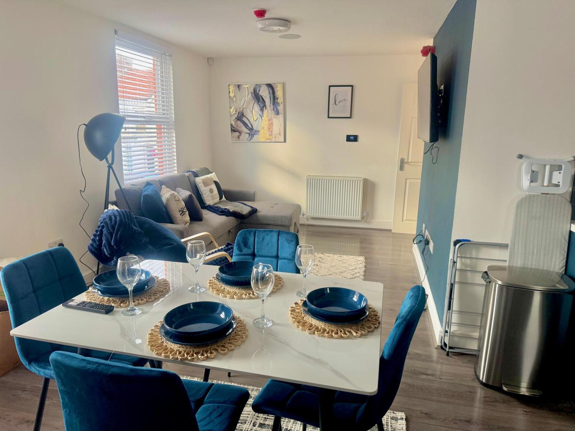 New Duplex Liverpool Apartment, Free On Street Parking, Tv To All Rooms, Sound System, Laundry Exterior photo