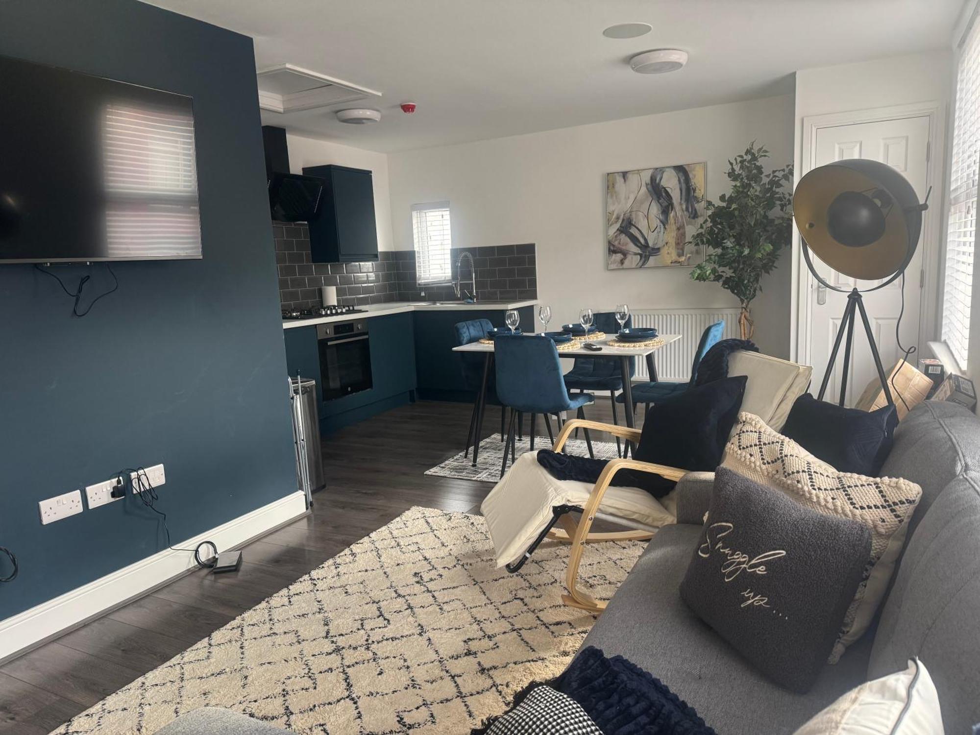 New Duplex Liverpool Apartment, Free On Street Parking, Tv To All Rooms, Sound System, Laundry Exterior photo
