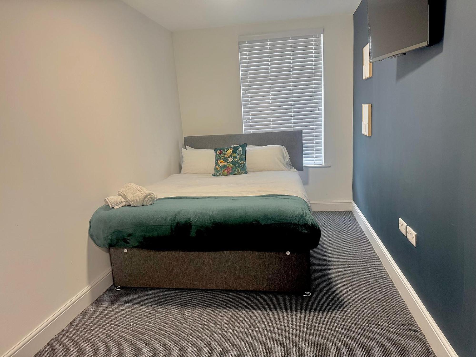 New Duplex Liverpool Apartment, Free On Street Parking, Tv To All Rooms, Sound System, Laundry Exterior photo