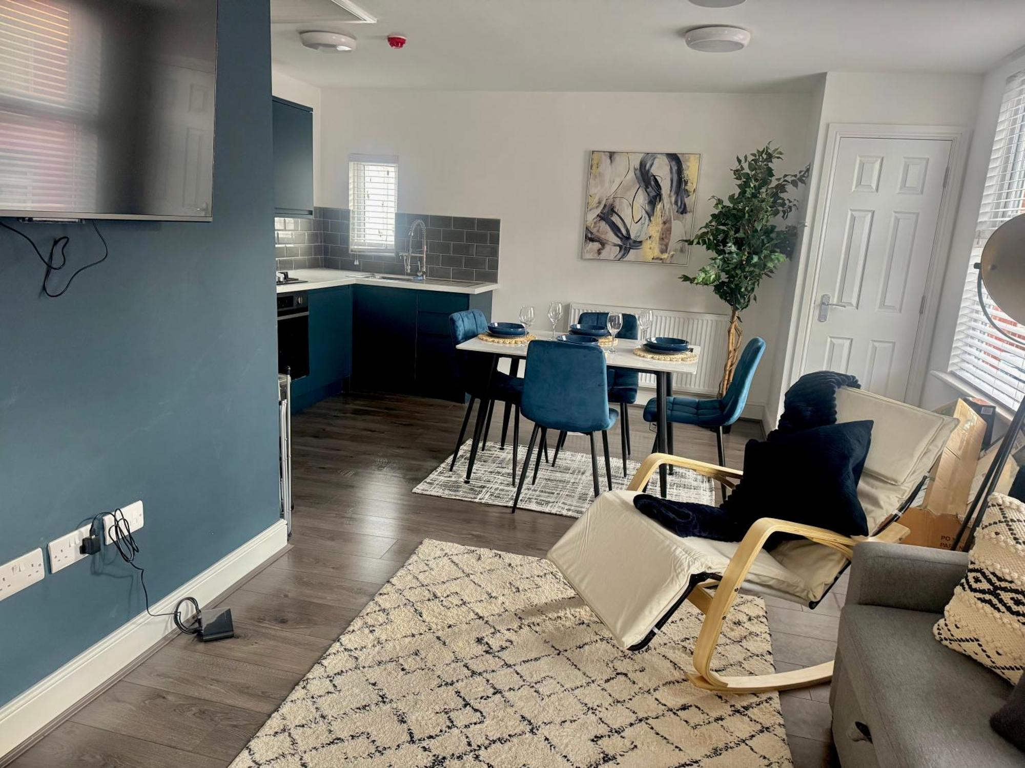 New Duplex Liverpool Apartment, Free On Street Parking, Tv To All Rooms, Sound System, Laundry Exterior photo
